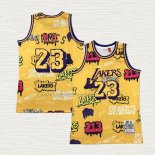 Camiseta LeBron James NO 23 Los Angeles Lakers Mitchell & Ness Slap Sticker 2018-19 Amarillo